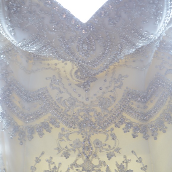 Wedding dress - Picture 3 of 7